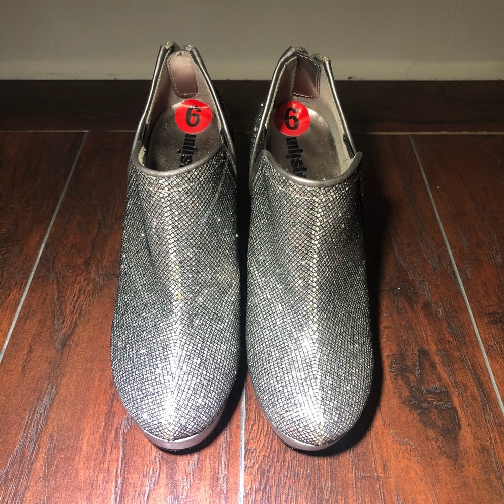 ‼️NEW‼️Sequenced Silver Platform Booties- NEW